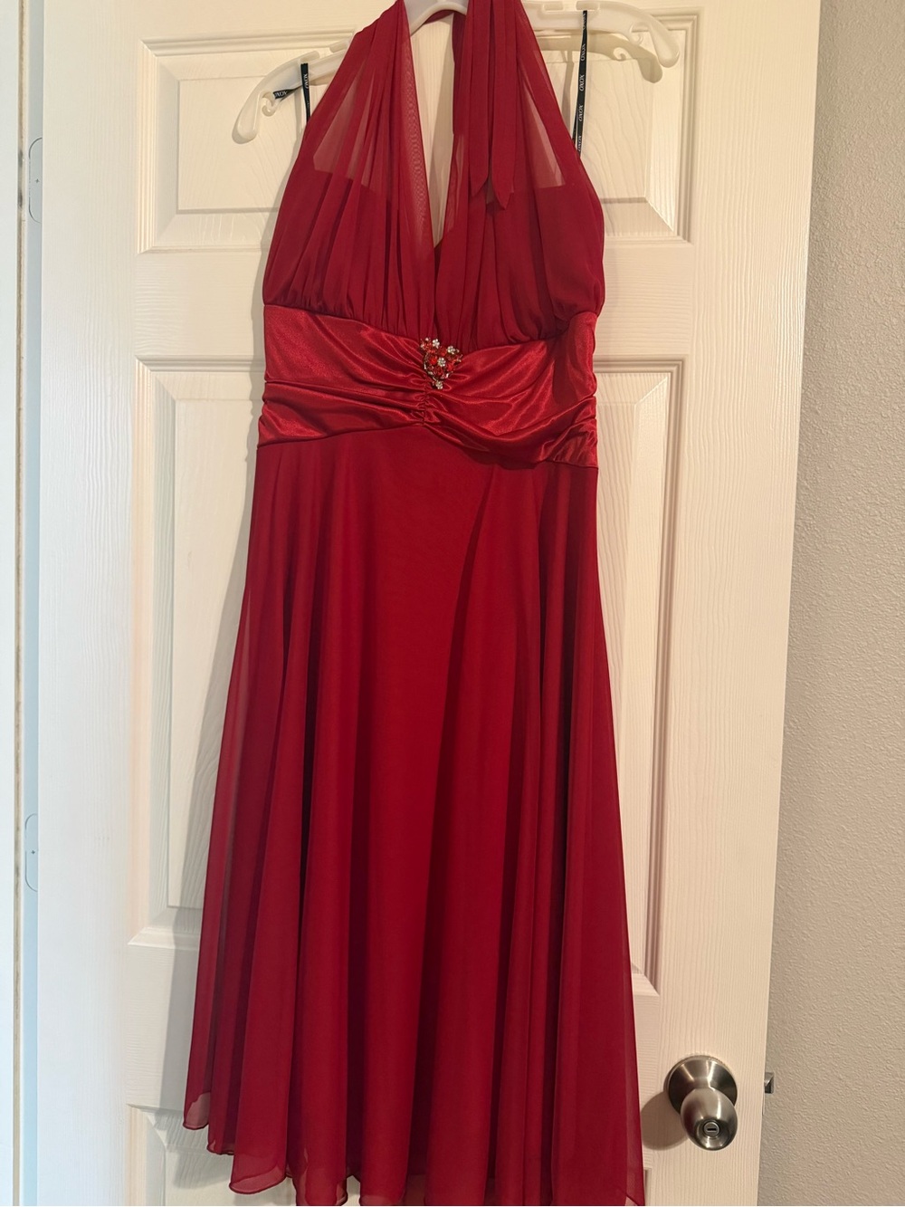 One-Shoulder Red Evening Dress with Jewel-Embellished Waist
